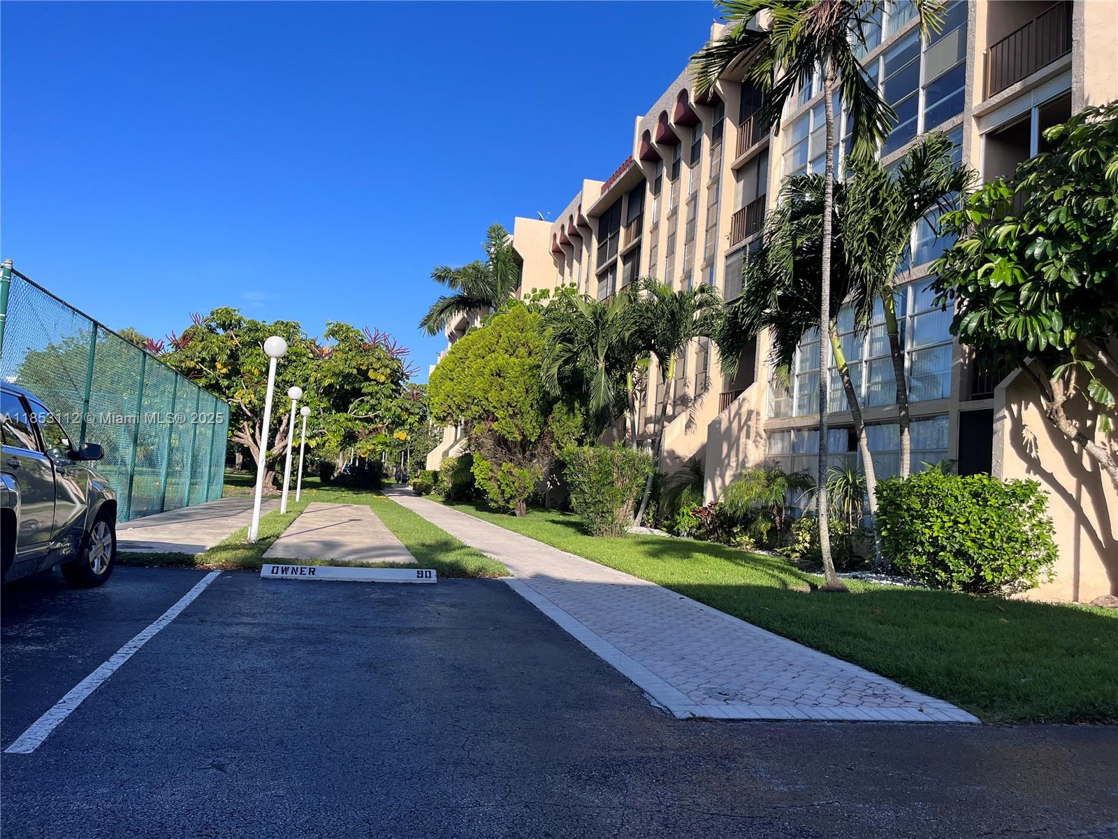 Photo of 2101 Atlantic Shores Blvd  #309, Hallandale Beach, Florida, 33009 - Tennis Courts