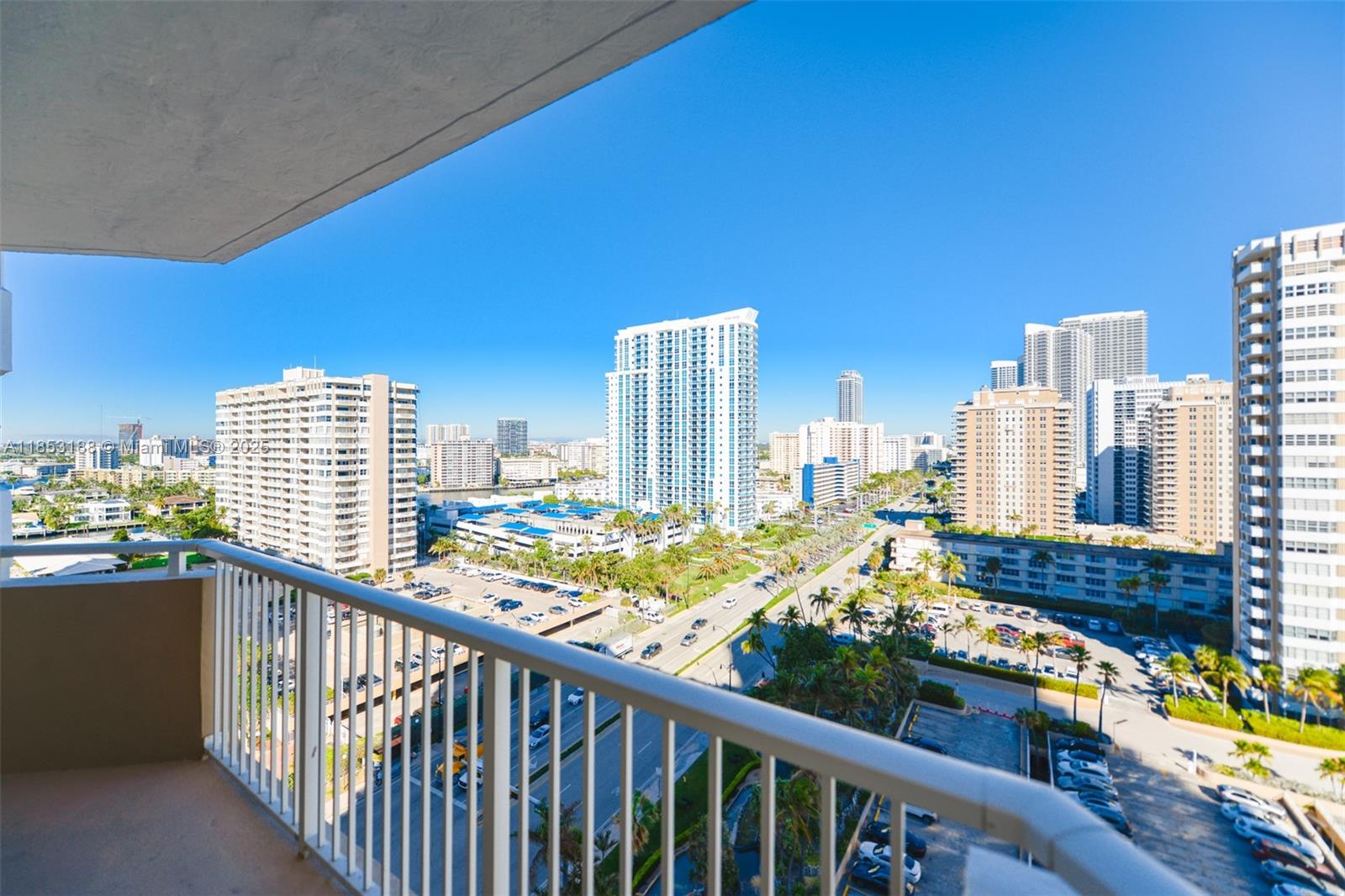See details 14M 1 / 2 870 sq. ft. $ 2025-08-05 0 Photo