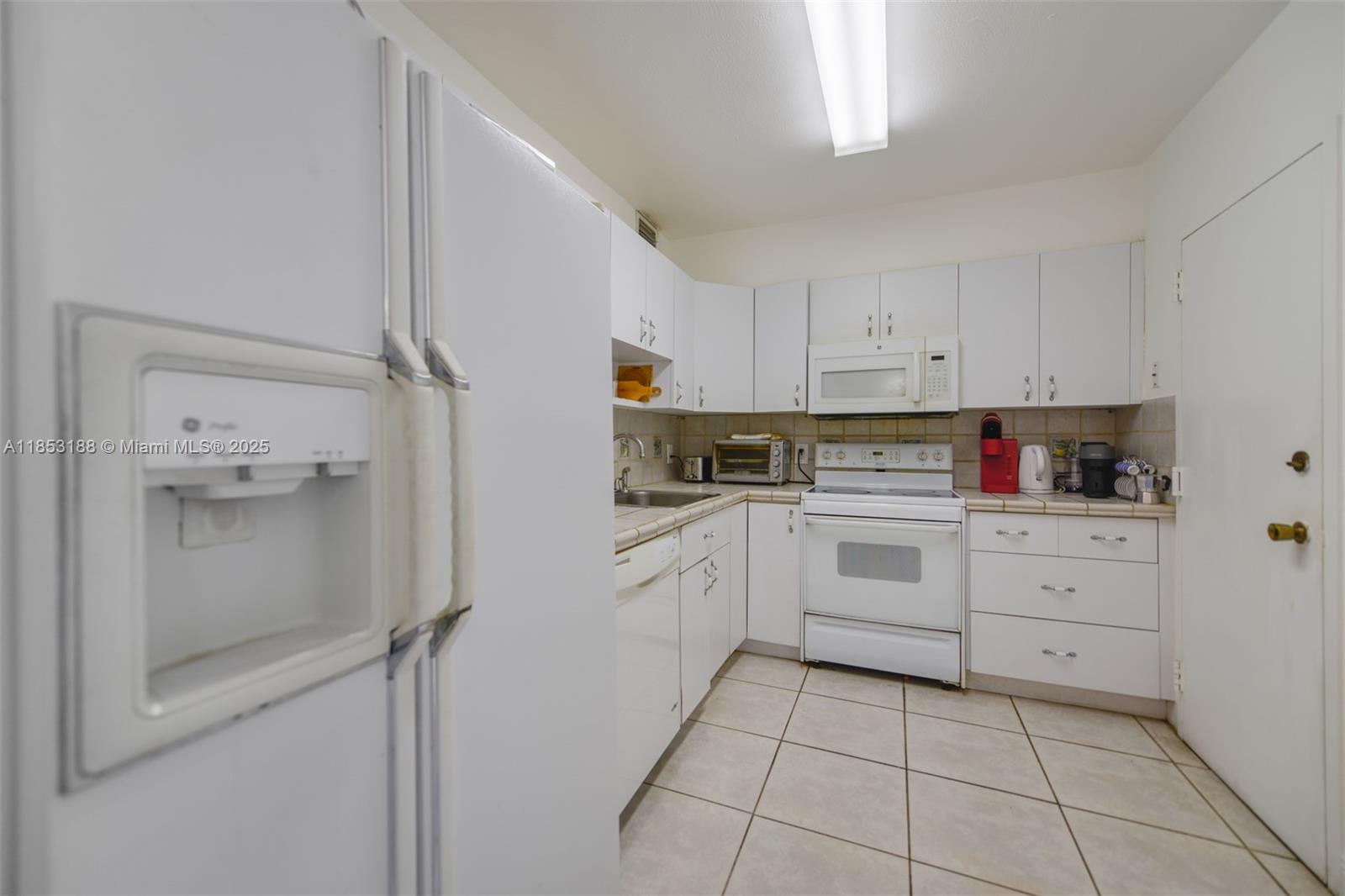 See details 14M 1 / 2 870 sq. ft. $ 2025-08-05 0 Photo