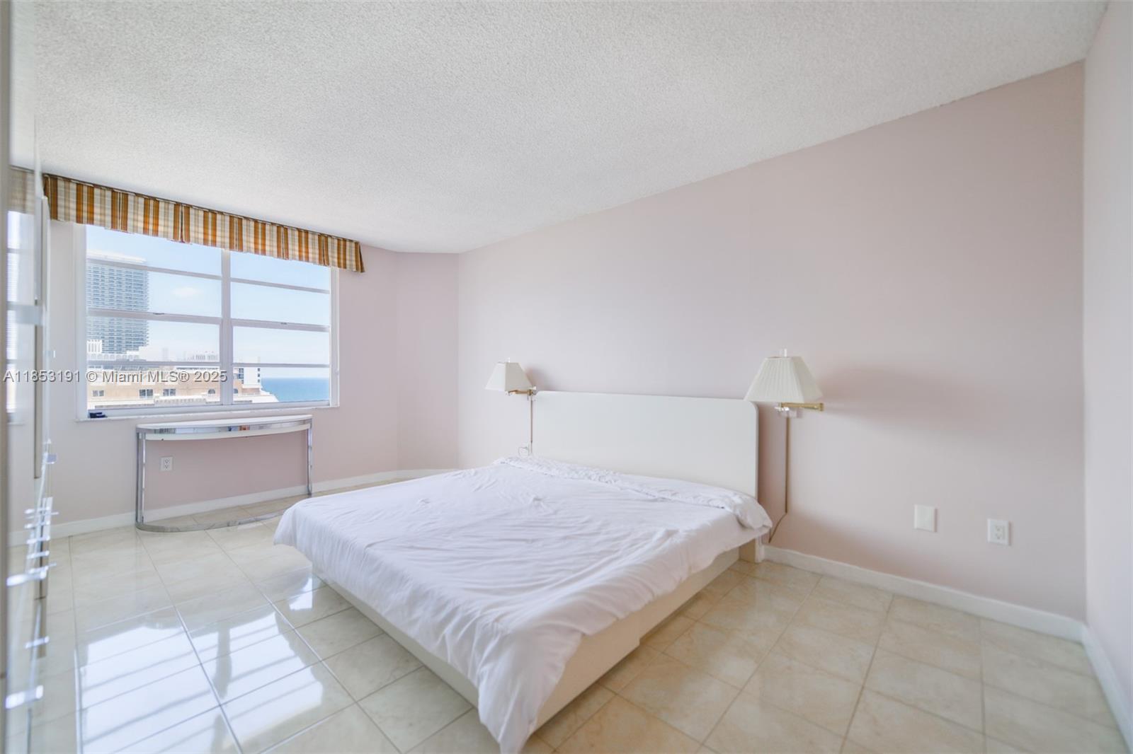 See details 21F 2 / 2 1340 sq. ft. $ 2025-08-05 0 Photo