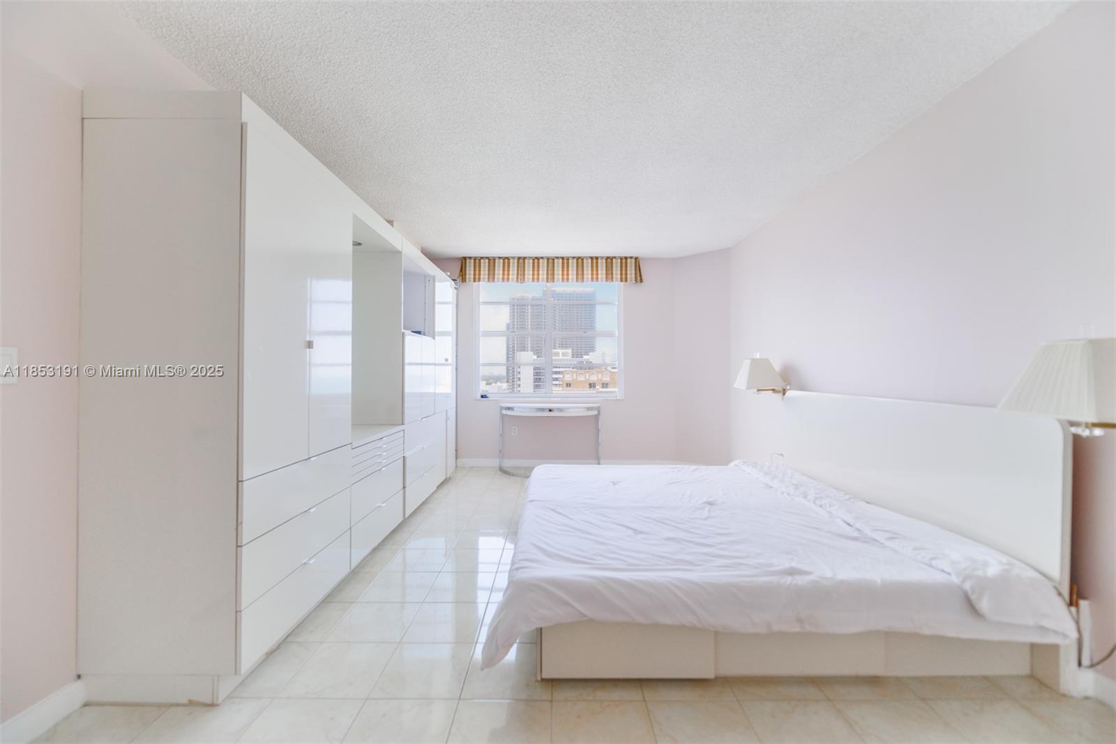 See details 21F 2 / 2 1340 sq. ft. $ 2025-08-05 0 Photo