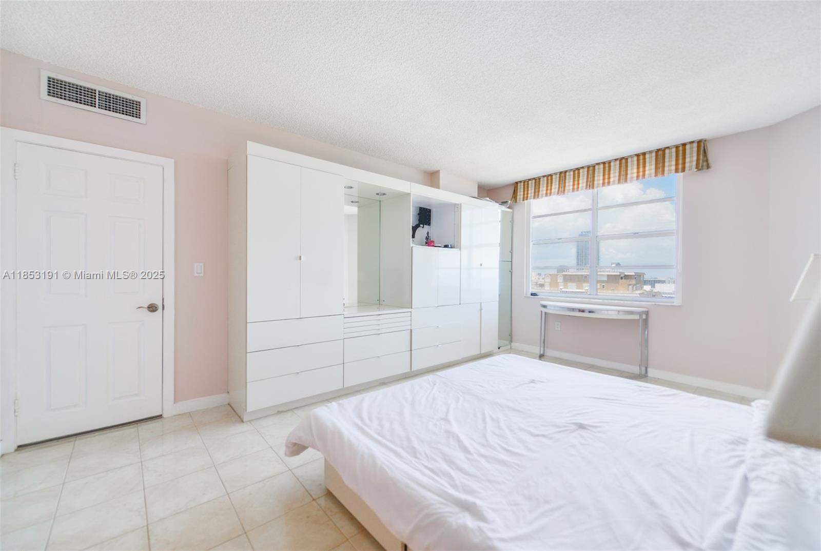 See details 21F 2 / 2 1340 sq. ft. $ 2025-08-05 0 Photo