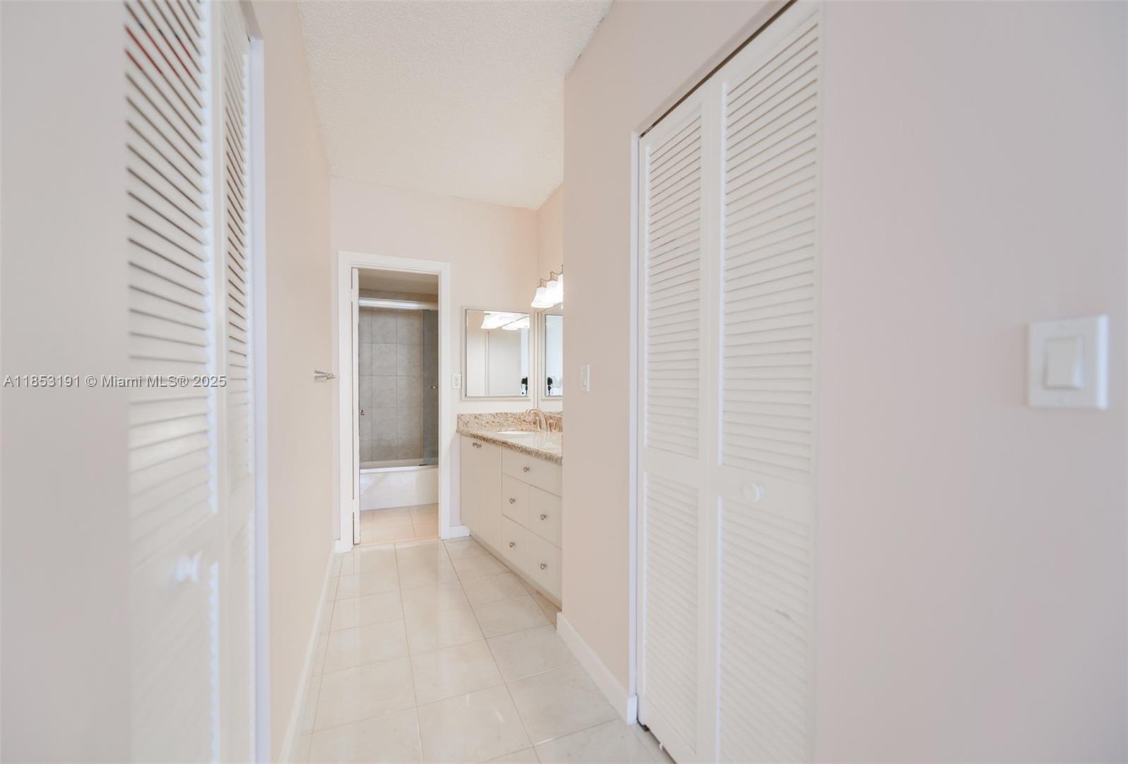 See details 21F 2 / 2 1340 sq. ft. $ 2025-08-05 0 Photo