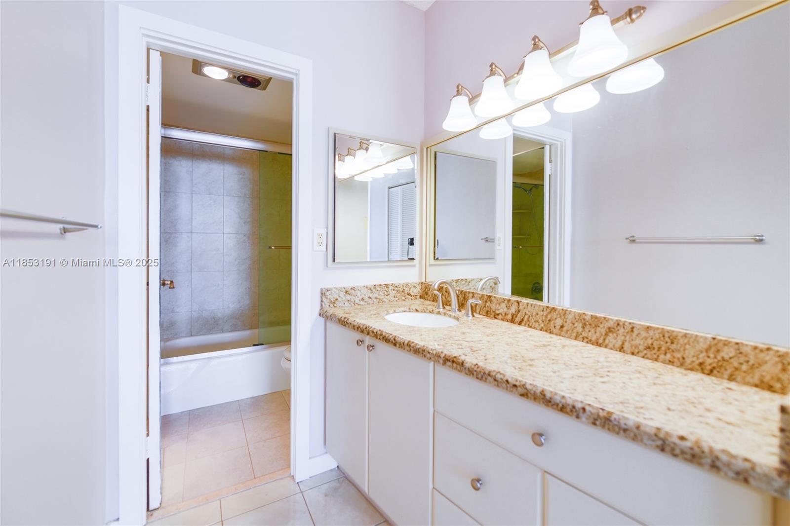 See details 21F 2 / 2 1340 sq. ft. $ 2025-08-05 0 Photo