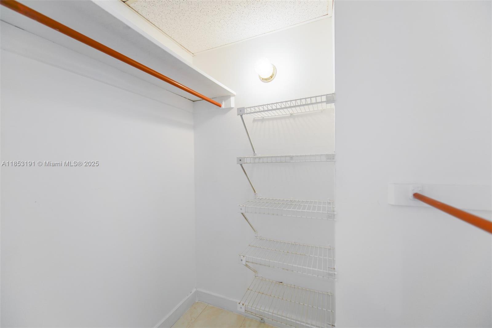 See details 21F 2 / 2 1340 sq. ft. $ 2025-08-05 0 Photo