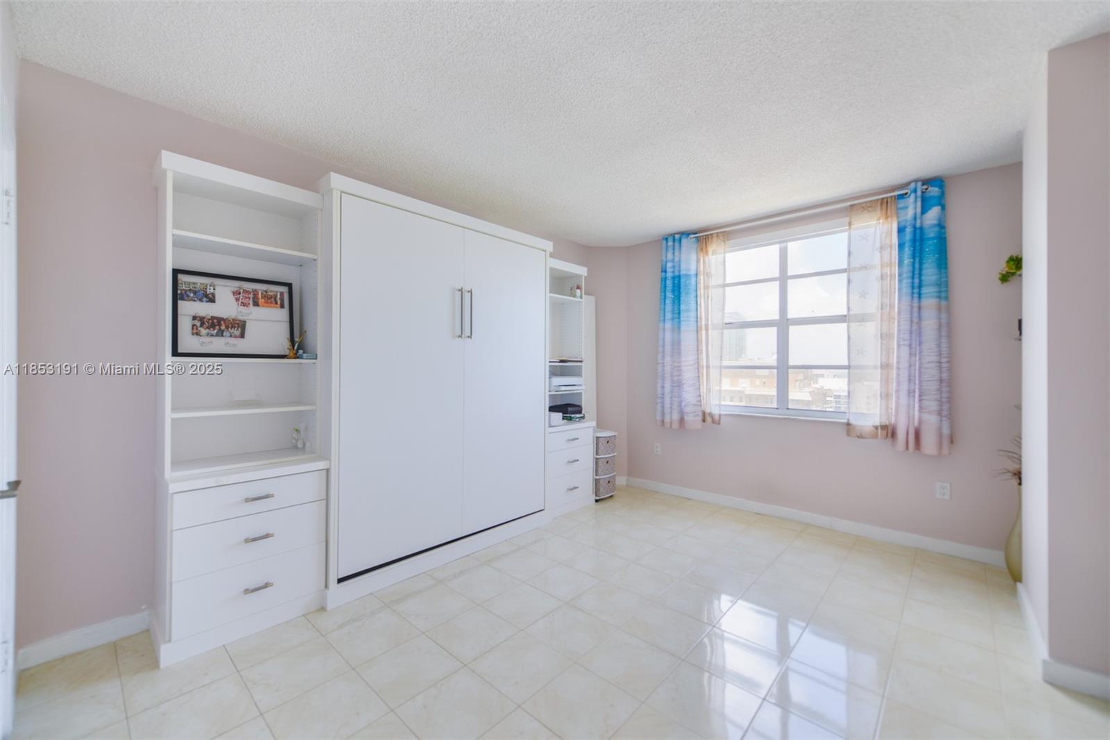 See details 21F 2 / 2 1340 sq. ft. $ 2025-08-05 0 Photo