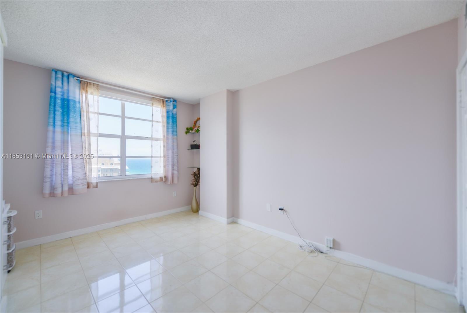 See details 21F 2 / 2 1340 sq. ft. $ 2025-08-05 0 Photo