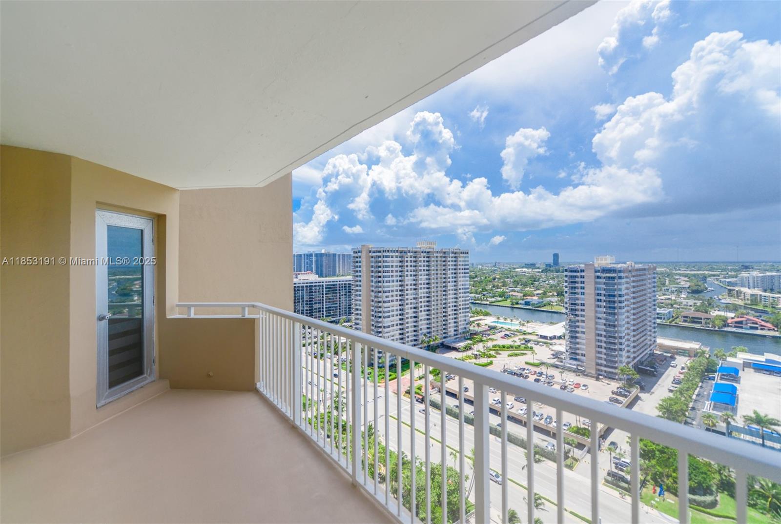 See details 21F 2 / 2 1340 sq. ft. $ 2025-08-05 0 Photo