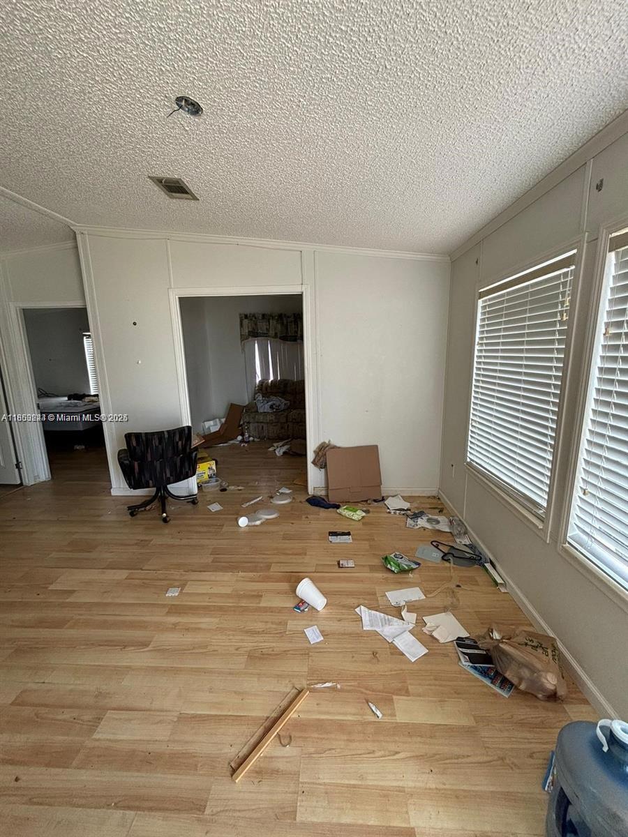 Ver detalles 37 2 / 2 960 sq. ft. $ 2025-08-05 0 foto