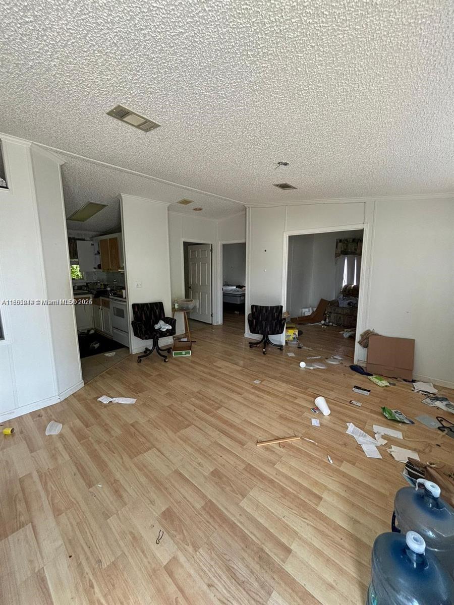 Ver detalles 37 2 / 2 960 sq. ft. $ 2025-08-05 0 foto