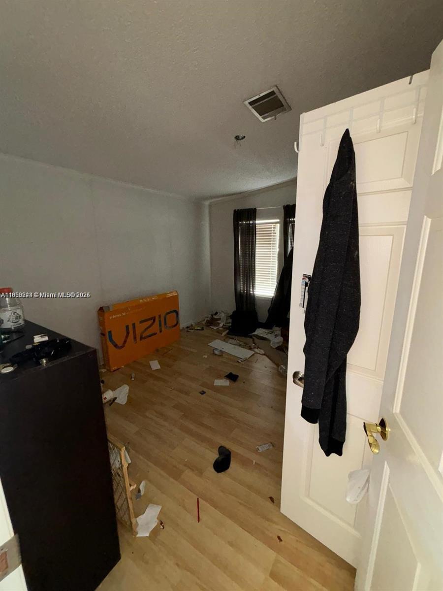 Ver detalles 37 2 / 2 960 sq. ft. $ 2025-08-05 0 foto