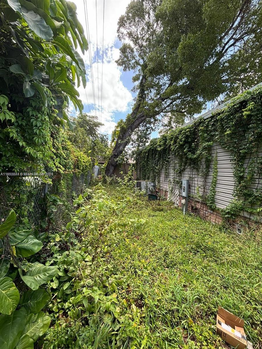 Ver detalles 37 2 / 2 960 sq. ft. $ 2025-08-05 0 foto