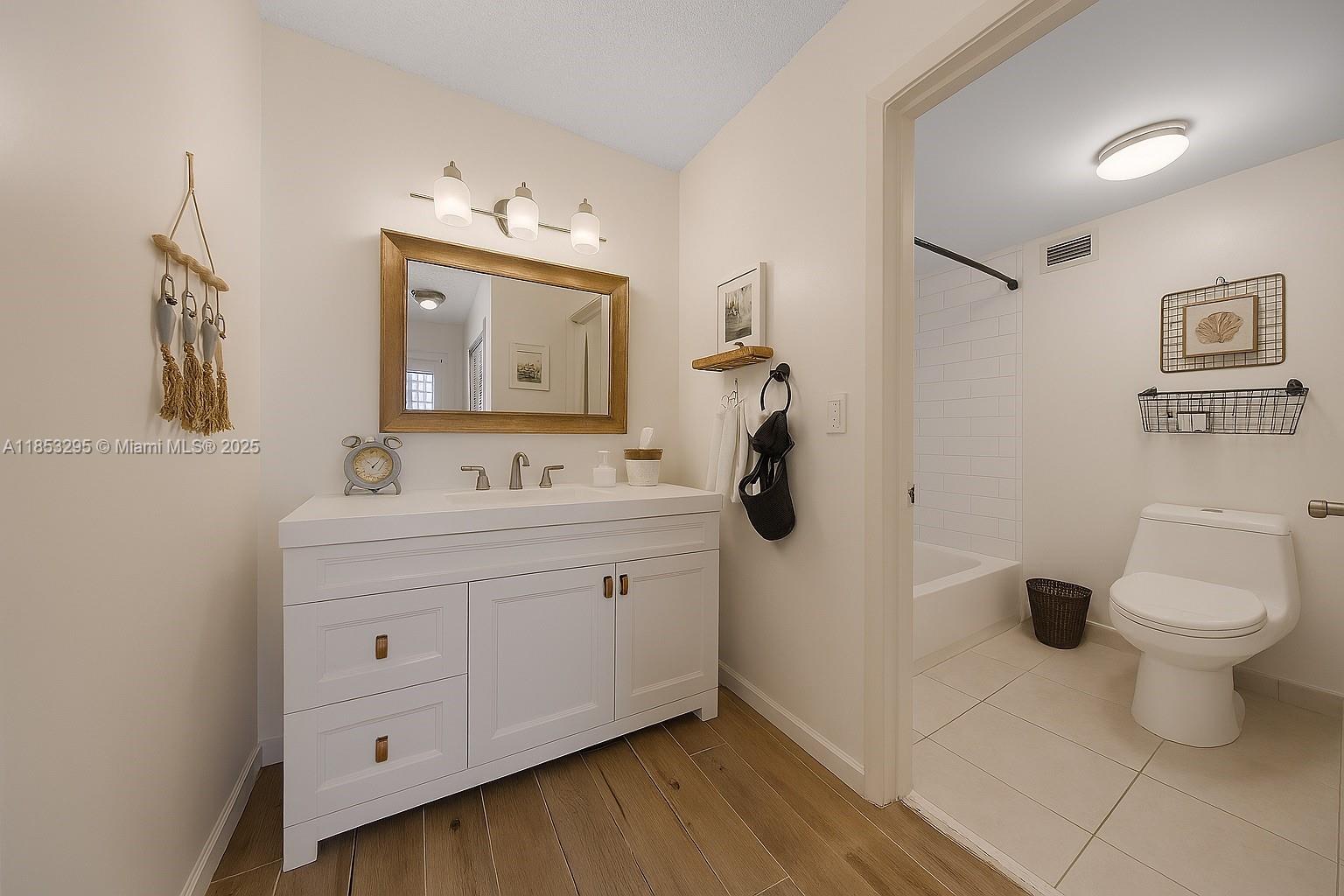 Photo of 3800 Ocean Dr  #817, Hollywood, Florida, 33019 - 