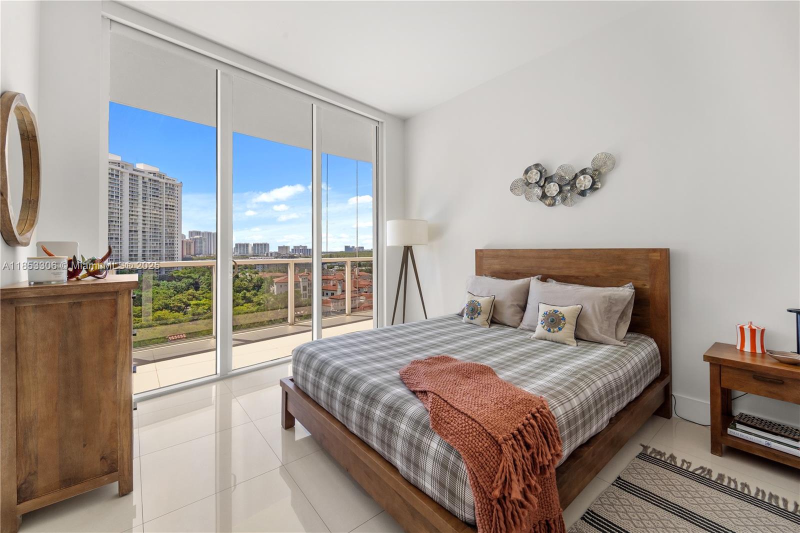 902 3 / 4 2608 sq. ft. $ 2025-08-05 0 Photo