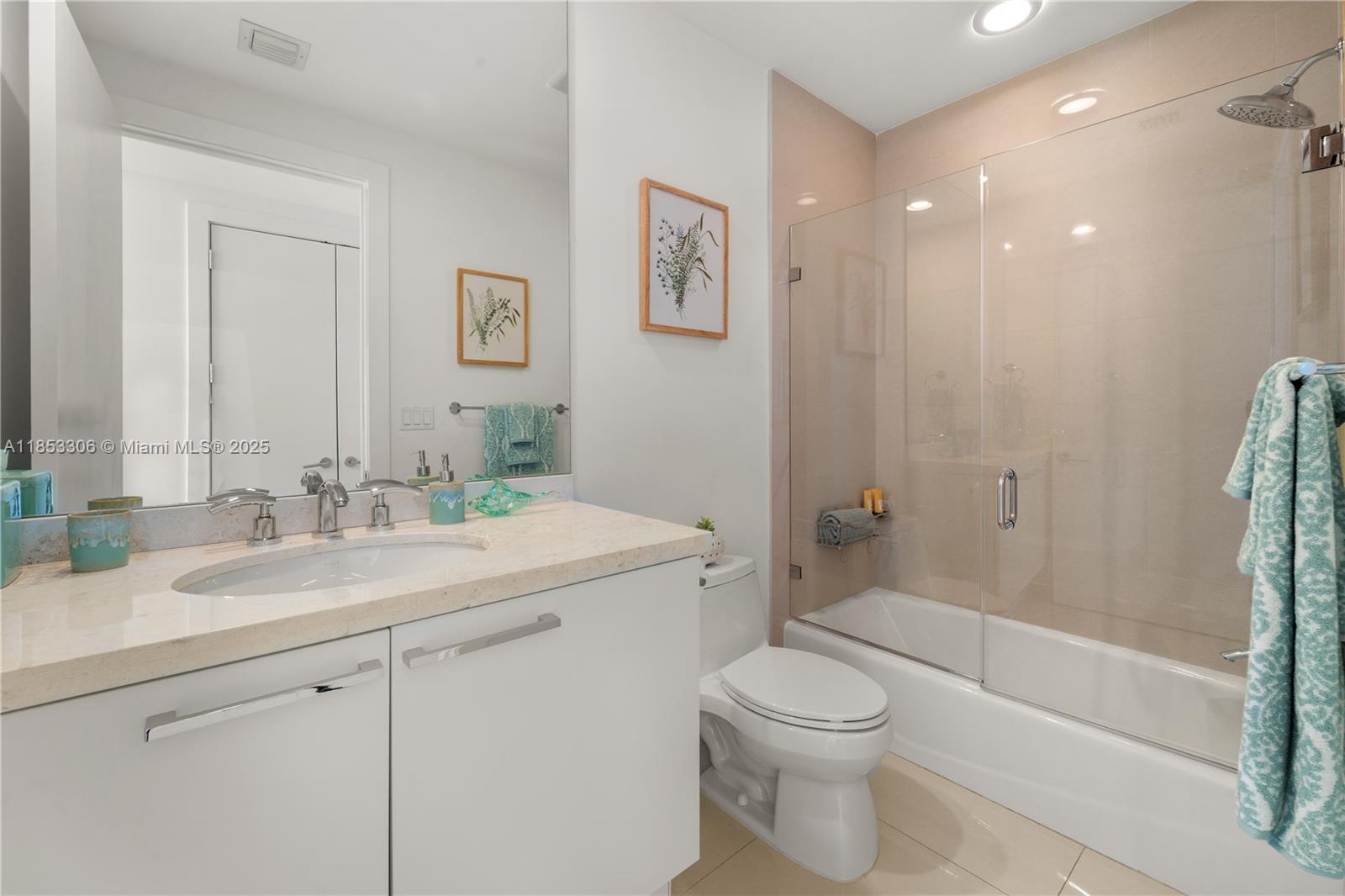 902 3 / 4 2608 sq. ft. $ 2025-08-05 0 Photo
