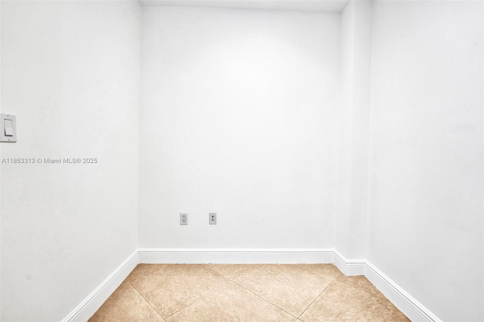 Photo of 3131 188th St  #1-1212, Aventura, Florida, 33180 - 