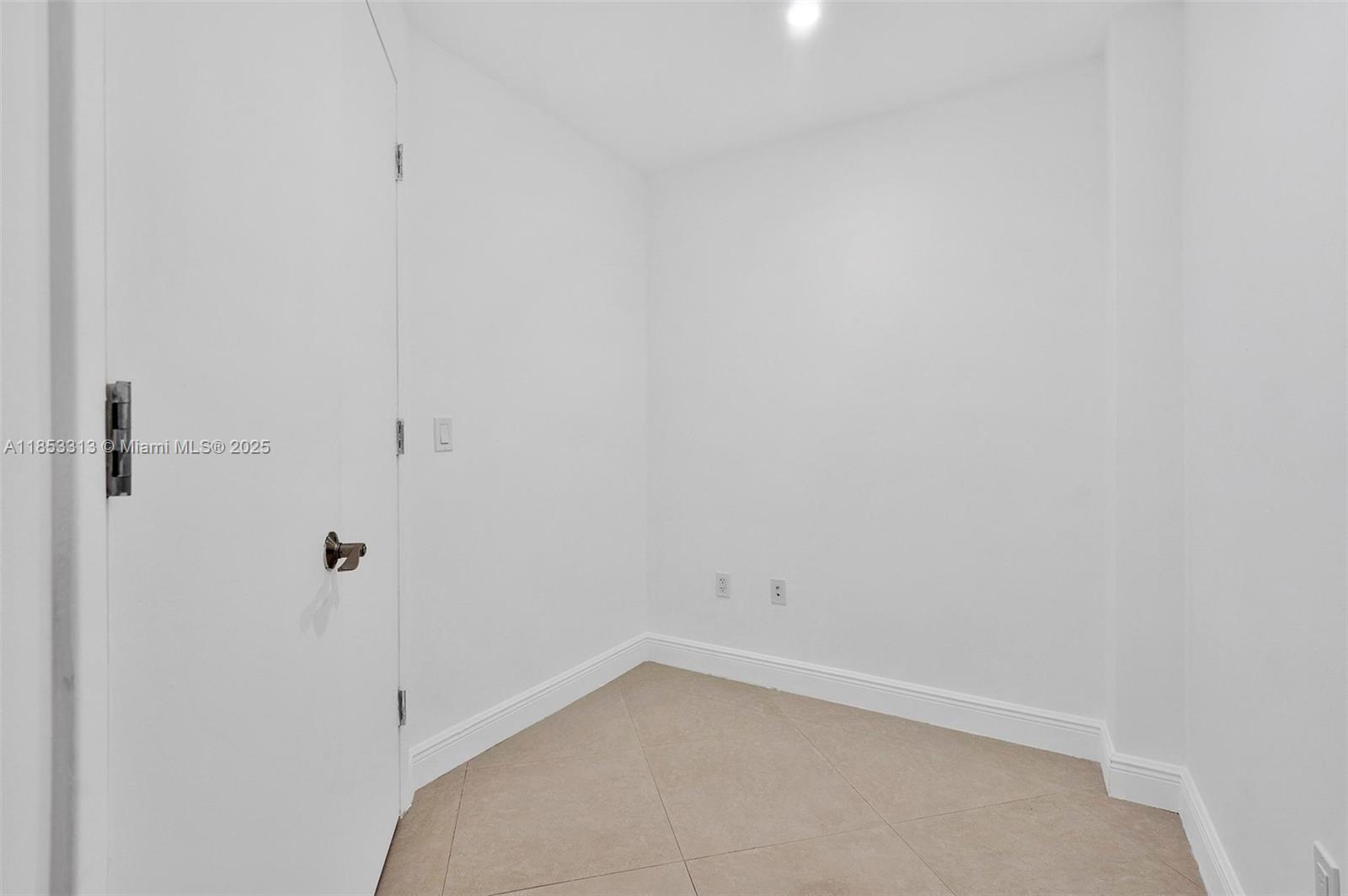 Photo of 3131 188th St  #1-1212, Aventura, Florida, 33180 - 