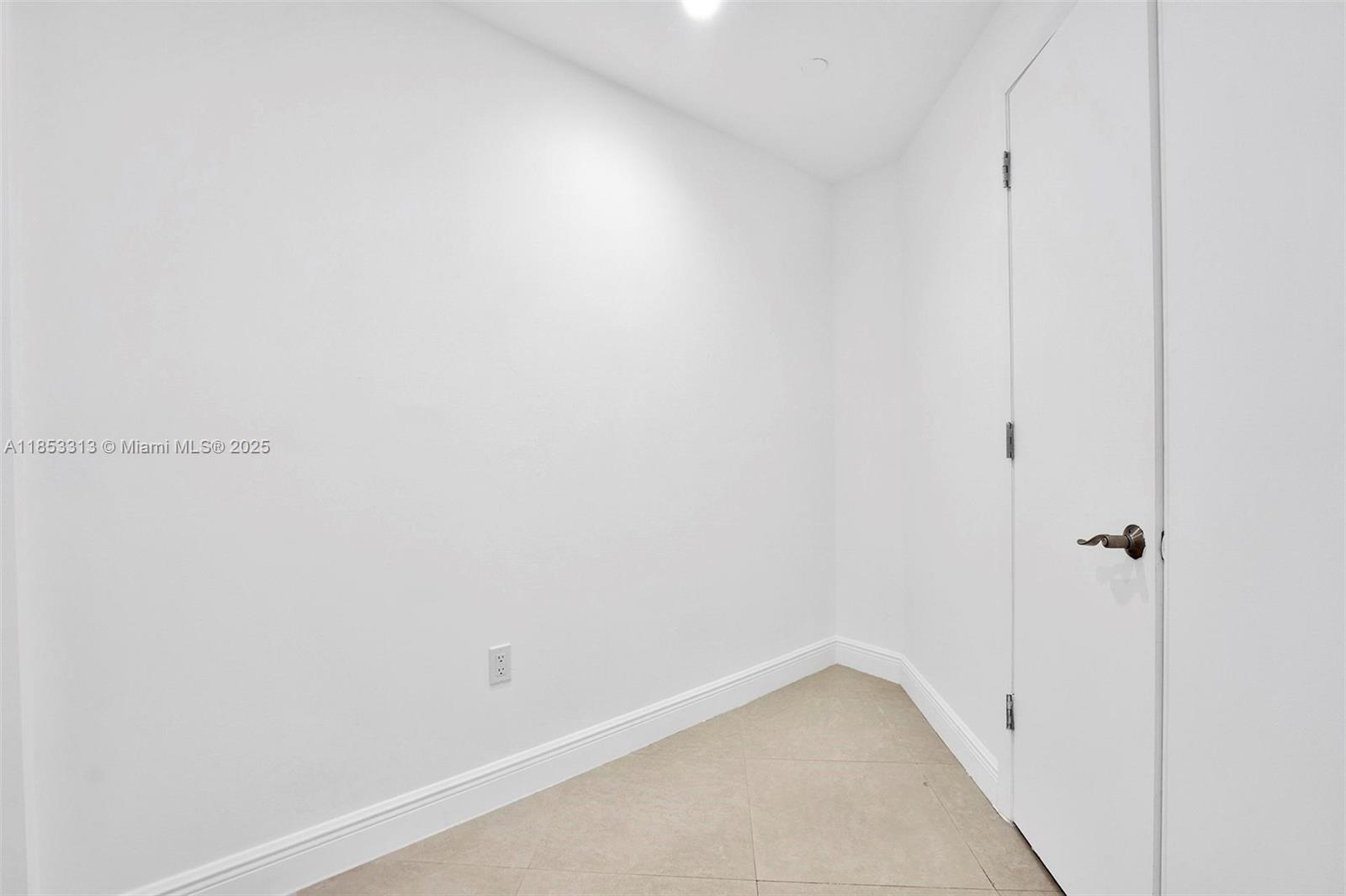 Photo of 3131 188th St  #1-1212, Aventura, Florida, 33180 - 