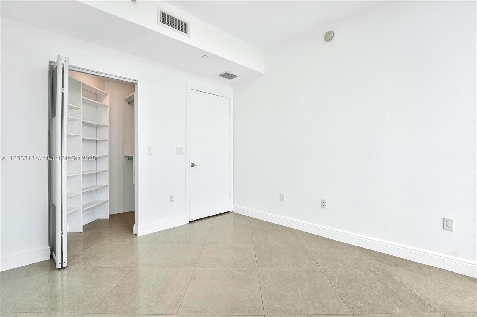 Photo of 3131 188th St  #1-1212, Aventura, Florida, 33180 - 