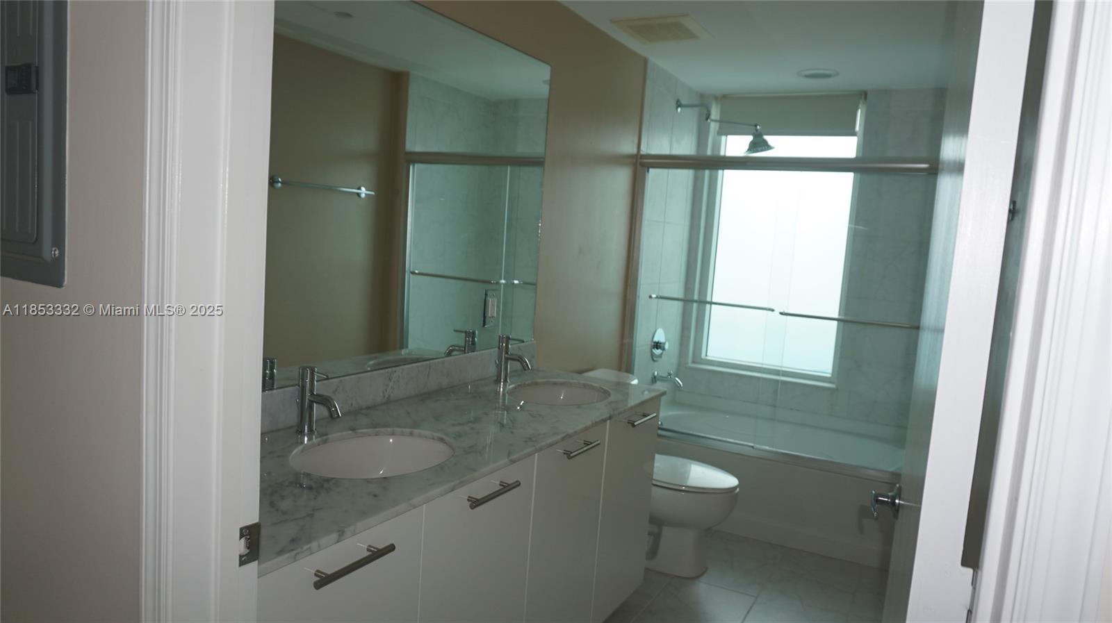 Подробнее 4000 1 / 1 774 кв.футов $ 2025-08-05 0 Фото