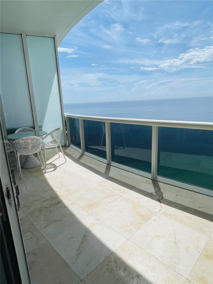See details 4107 3 / 3 2106 sq. ft. $ 2025-08-05 0 Photo