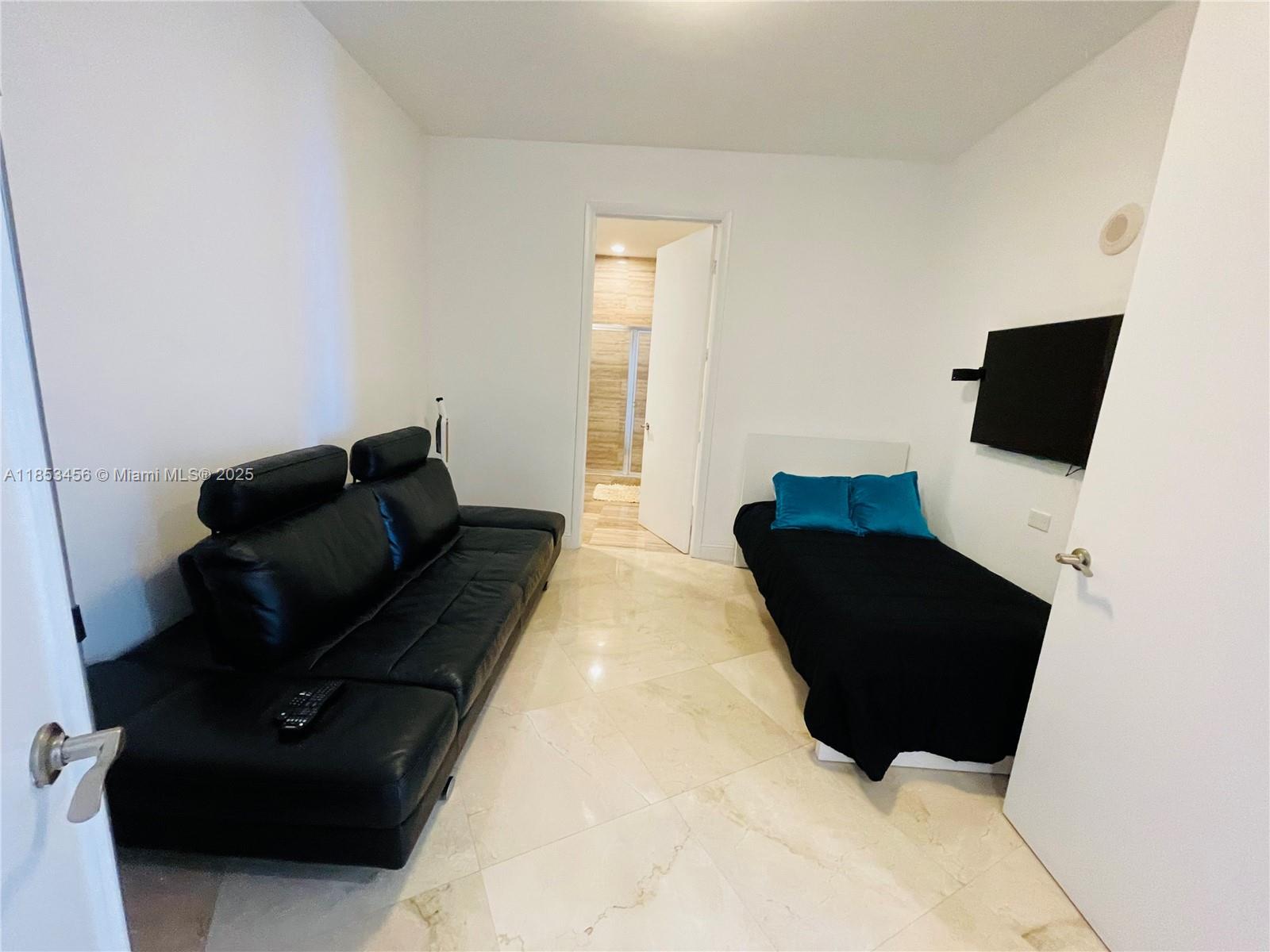 See details 4107 3 / 3 2106 sq. ft. $ 2025-08-05 0 Photo