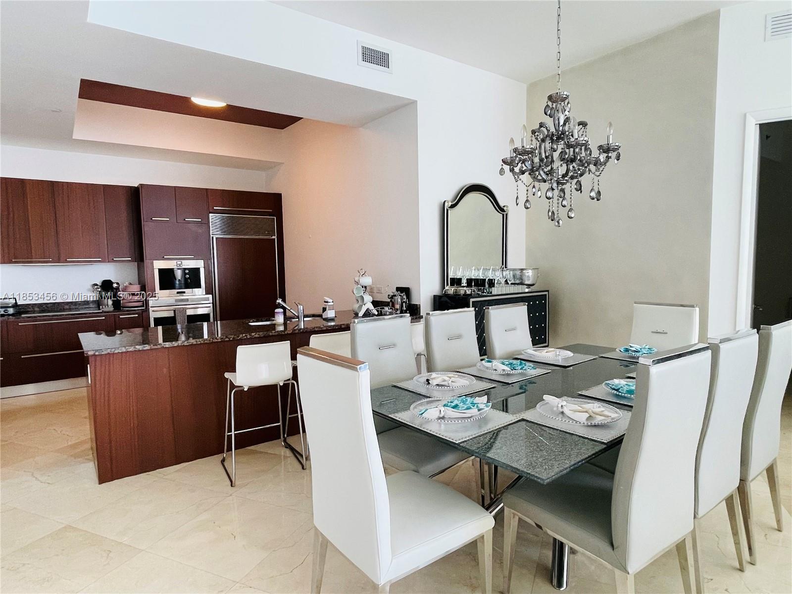 See details 4107 3 / 3 2106 sq. ft. $ 2025-08-05 0 Photo