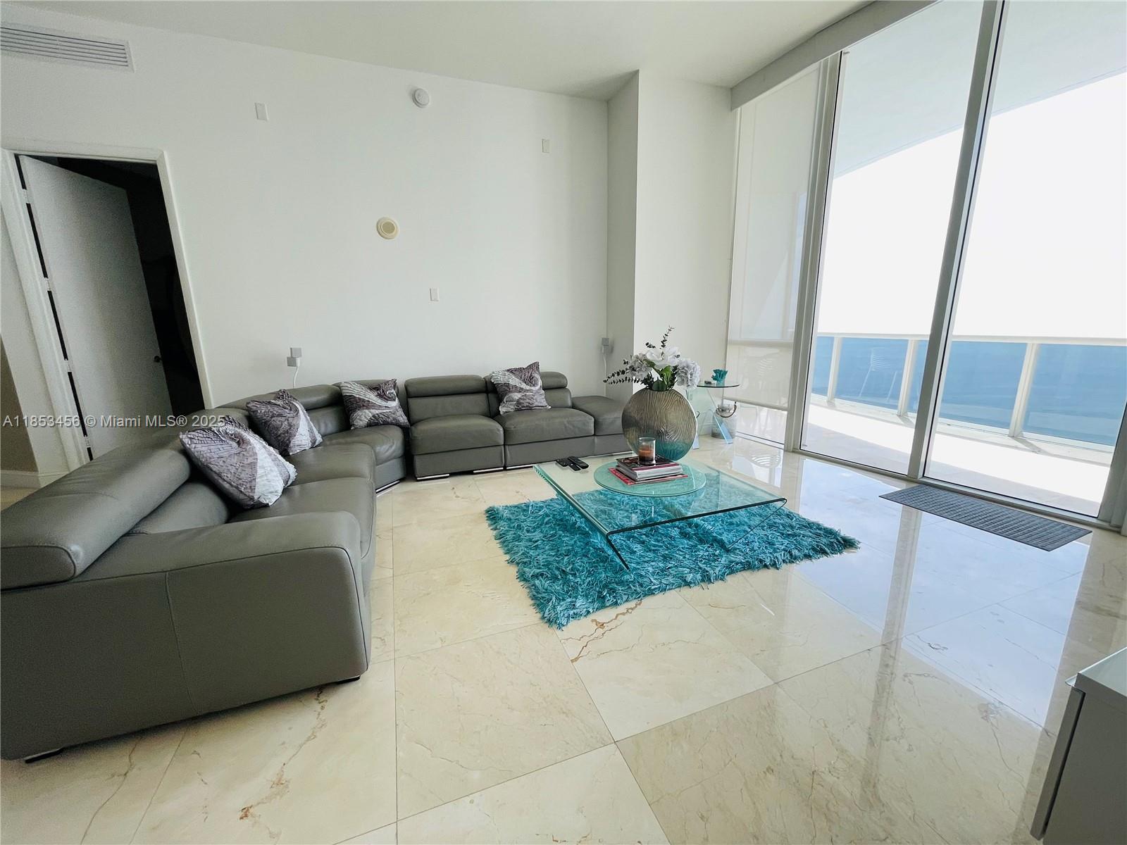 See details 4107 3 / 3 2106 sq. ft. $ 2025-08-05 0 Photo
