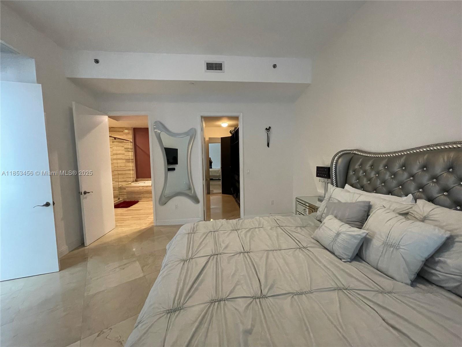 See details 4107 3 / 3 2106 sq. ft. $ 2025-08-05 0 Photo