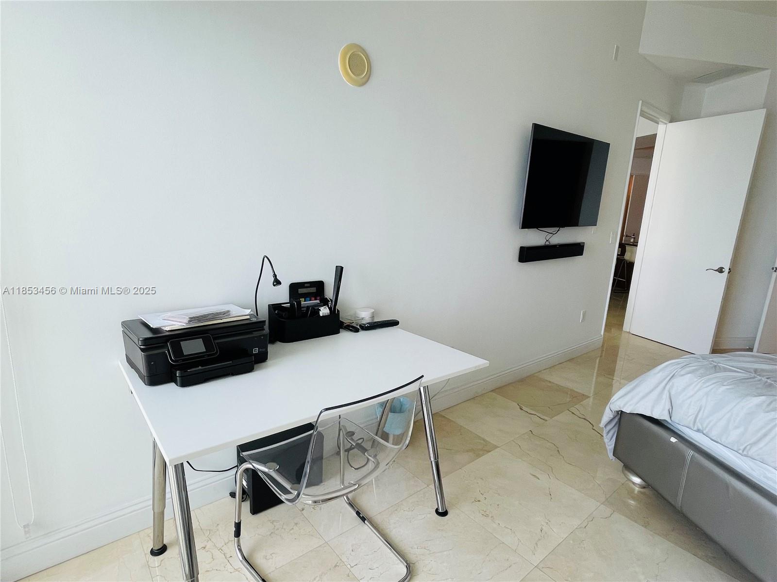 See details 4107 3 / 3 2106 sq. ft. $ 2025-08-05 0 Photo