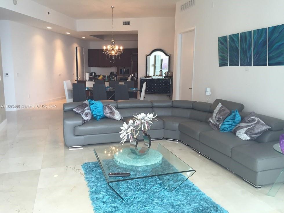 See details 4107 3 / 3 2106 sq. ft. $ 2025-08-05 0 Photo