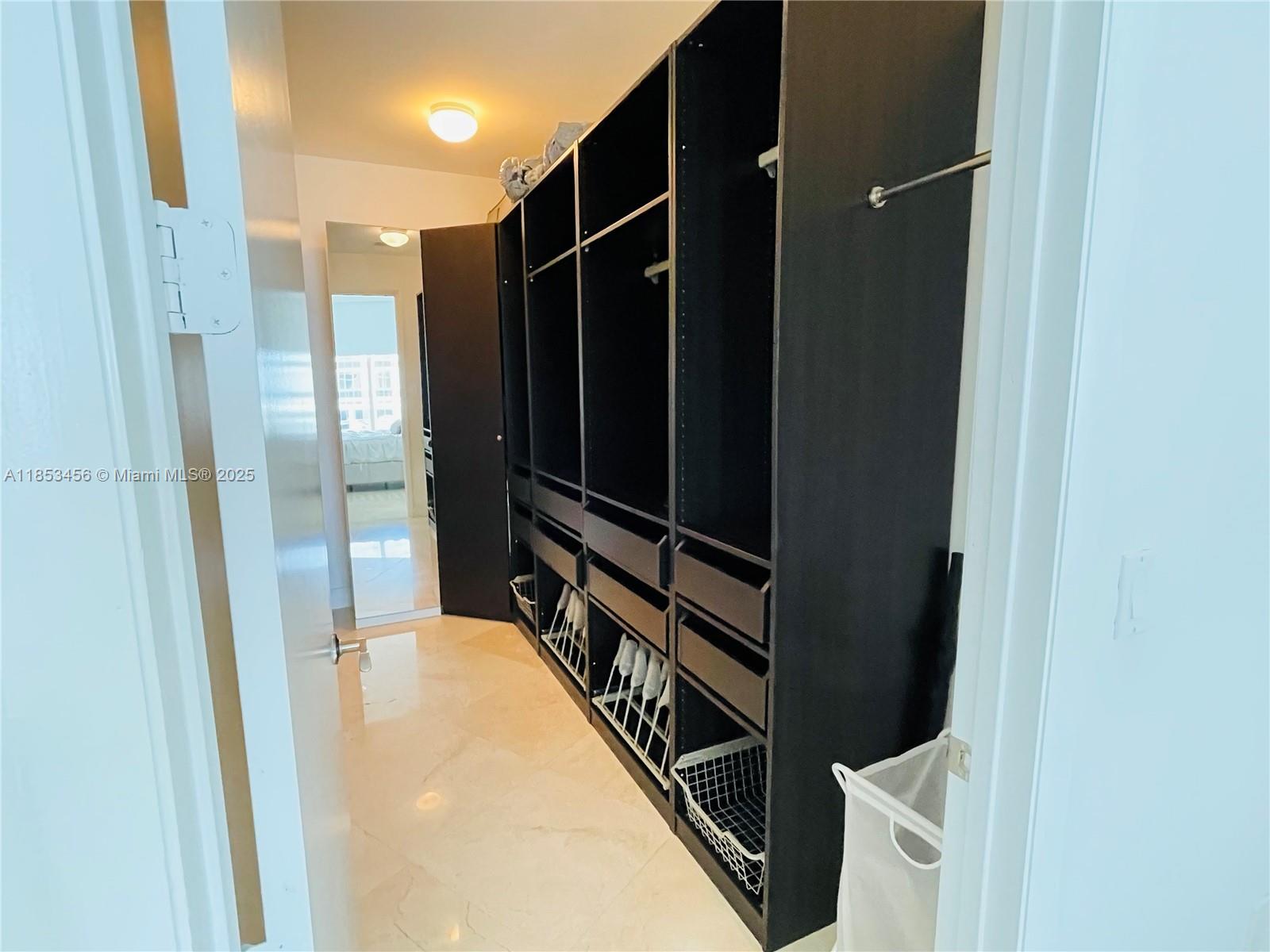 See details 4107 3 / 3 2106 sq. ft. $ 2025-08-05 0 Photo