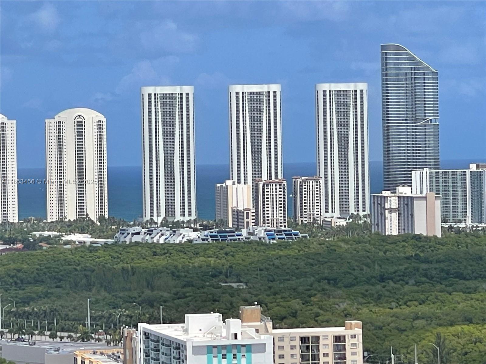 See details 4107 3 / 3 2106 sq. ft. $ 2025-08-05 0 Photo