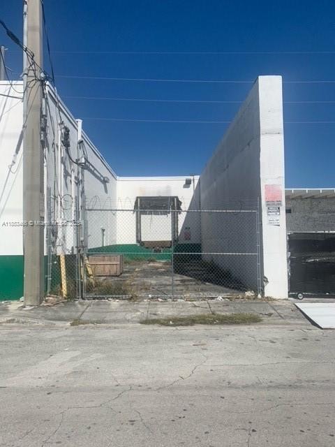   /   кв.футов $ 2025-08-05 0 Фото