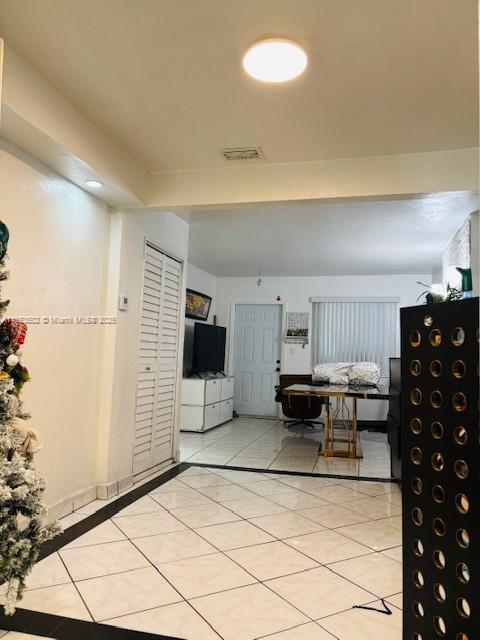 See details 3011 3 / 2 1291 sq. ft. $ 2025-08-05 0 Photo