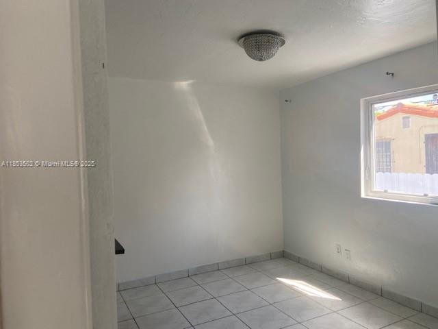 See details 3011 3 / 2 1291 sq. ft. $ 2025-08-05 0 Photo