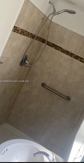 See details 3011 3 / 2 1291 sq. ft. $ 2025-08-05 0 Photo