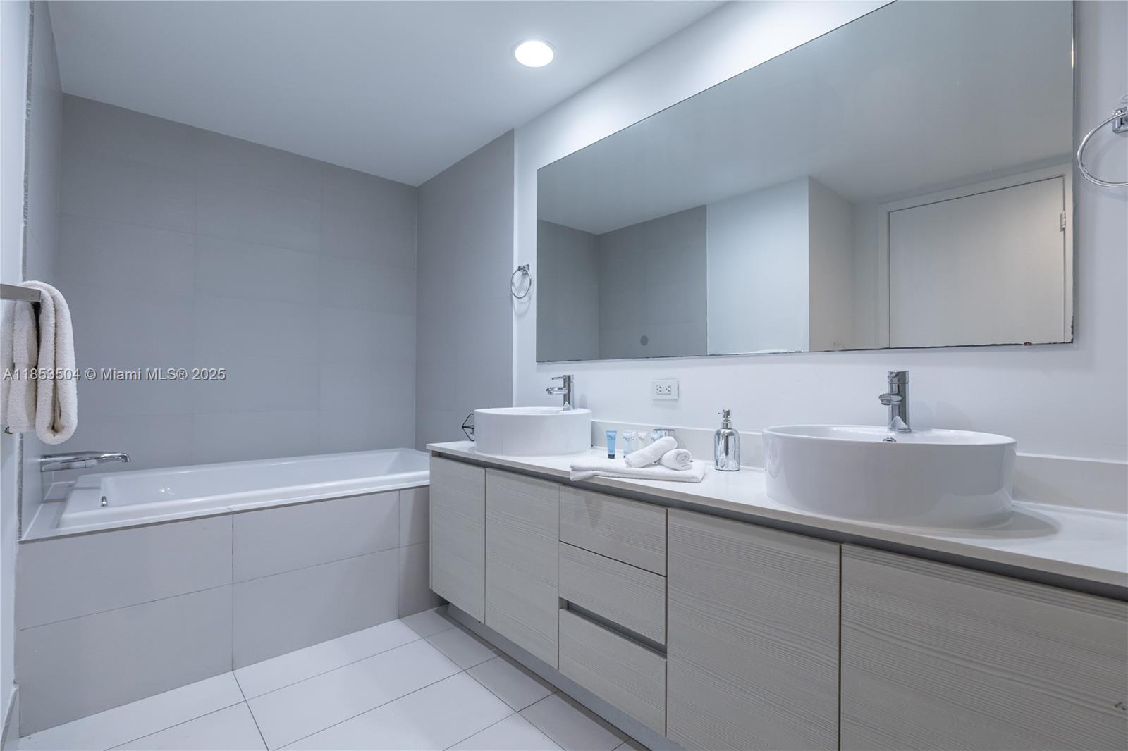 Photo of 2600 Hallandale Blvd  #2502, Hallandale Beach, Florida, 33009 - 