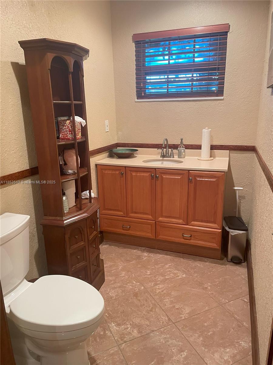   /   кв.футов $ 2025-08-05 0 Фото