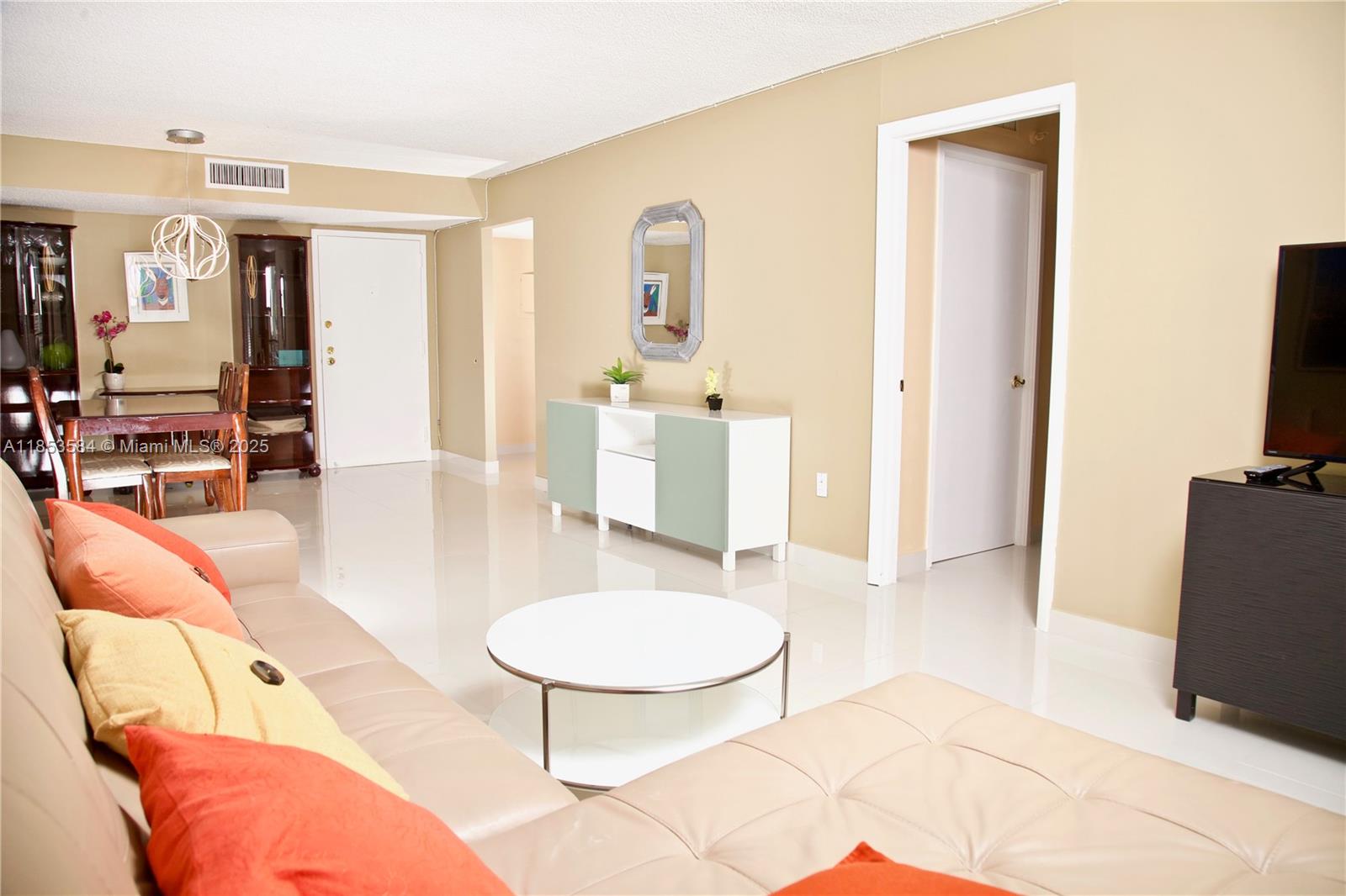 See details 1107 2 / 2 1232 sq. ft. $ 2025-08-06 0 Photo
