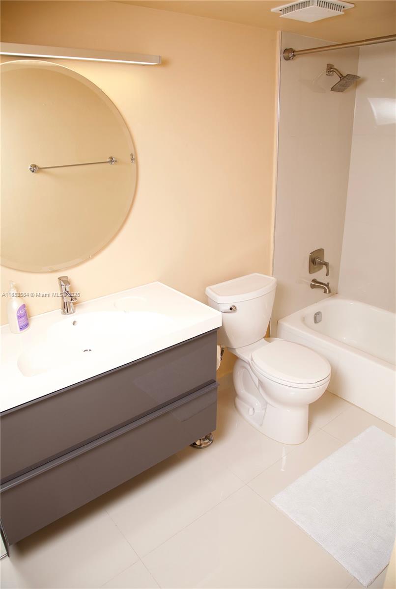 See details 1107 2 / 2 1232 sq. ft. $ 2025-08-06 0 Photo