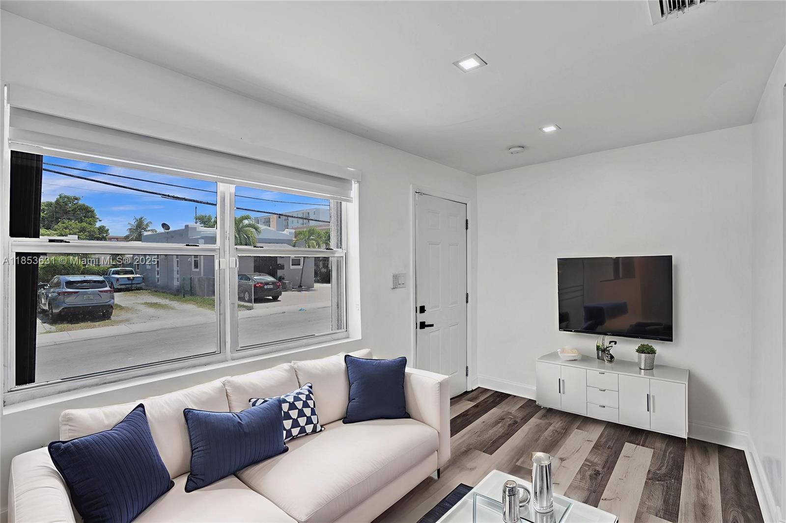See details / 1544 sq. ft. $ 2025-08-06 0 Photo
