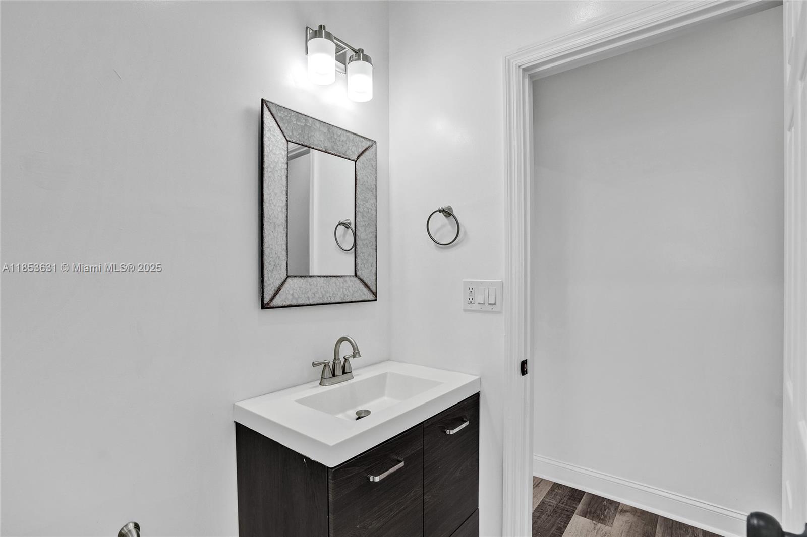 See details / 1544 sq. ft. $ 2025-08-06 0 Photo