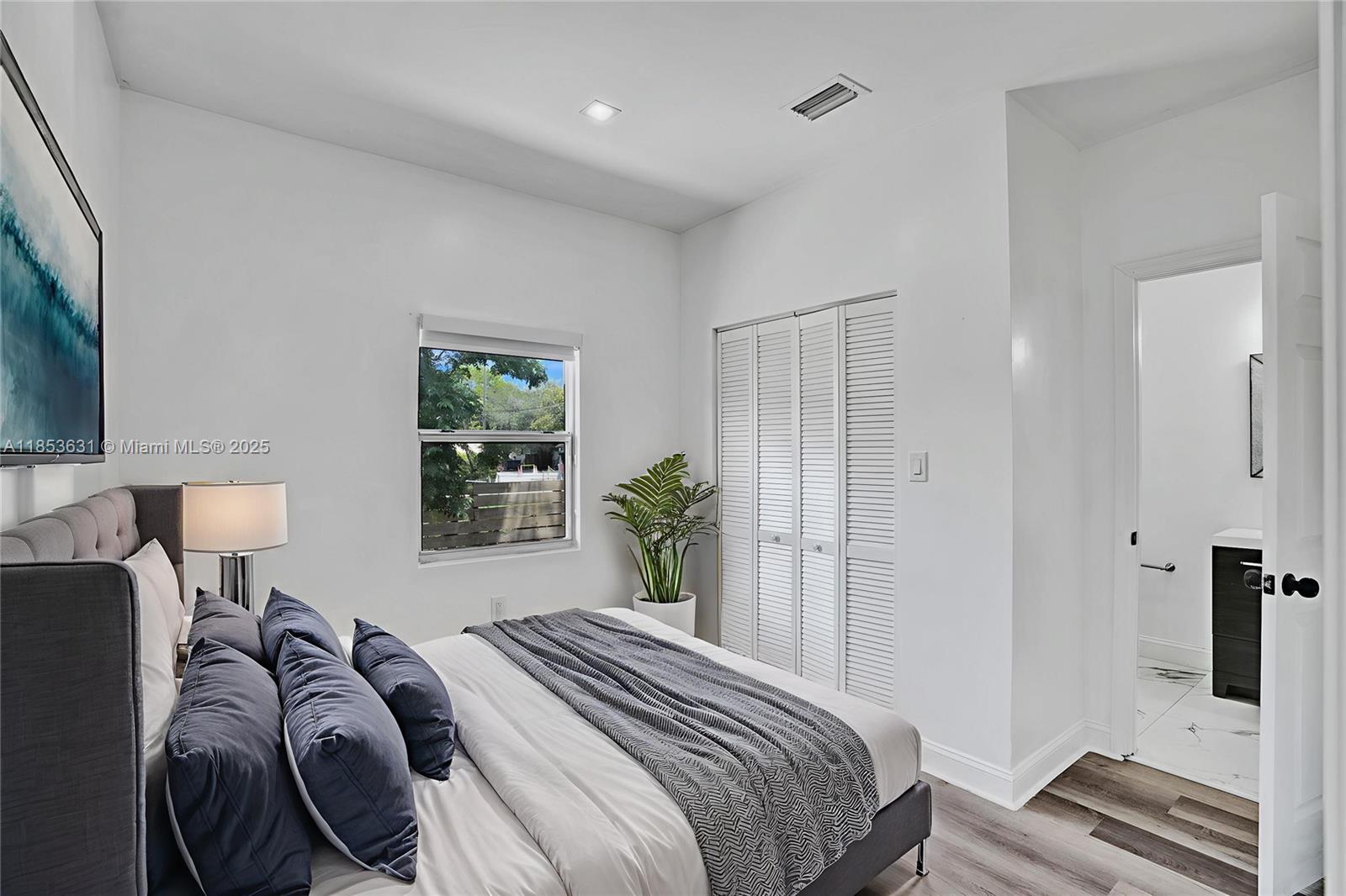 See details / 1544 sq. ft. $ 2025-08-06 0 Photo