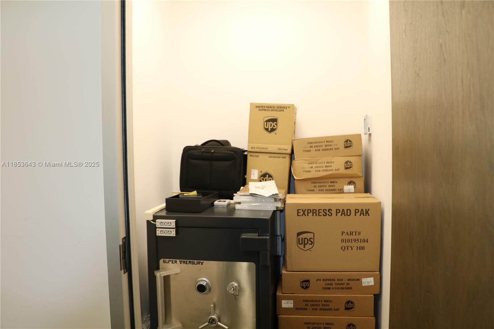 204  /   sq. ft. $ 2025-08-06 0 Photo