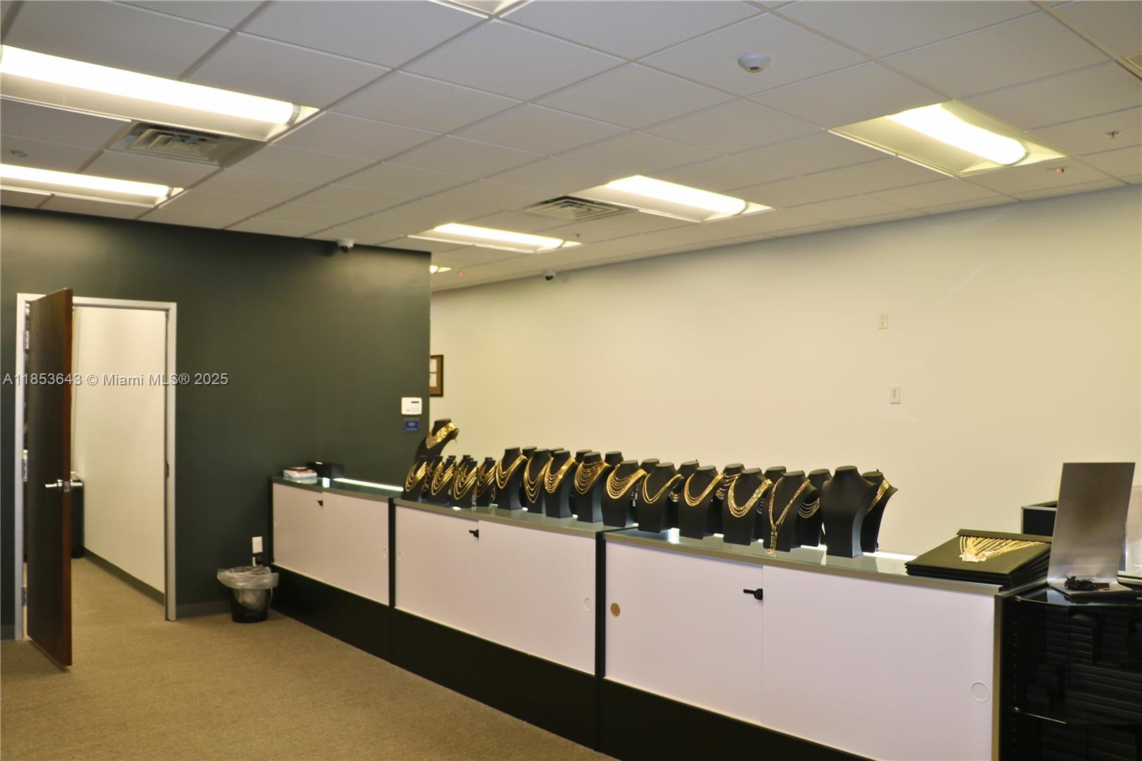 204  /   sq. ft. $ 2025-08-06 0 Photo