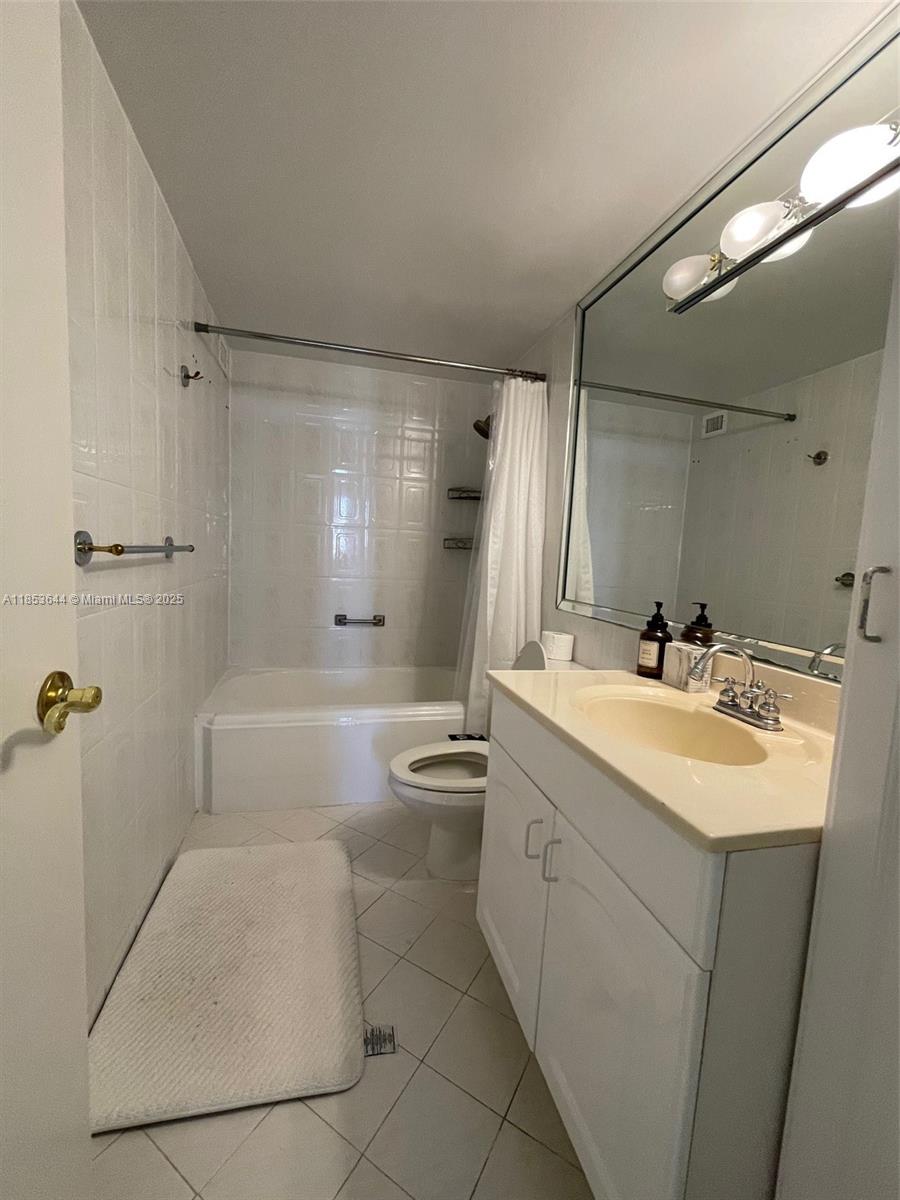 Photo of    #903, Hallandale Beach, Florida, 33009 - 