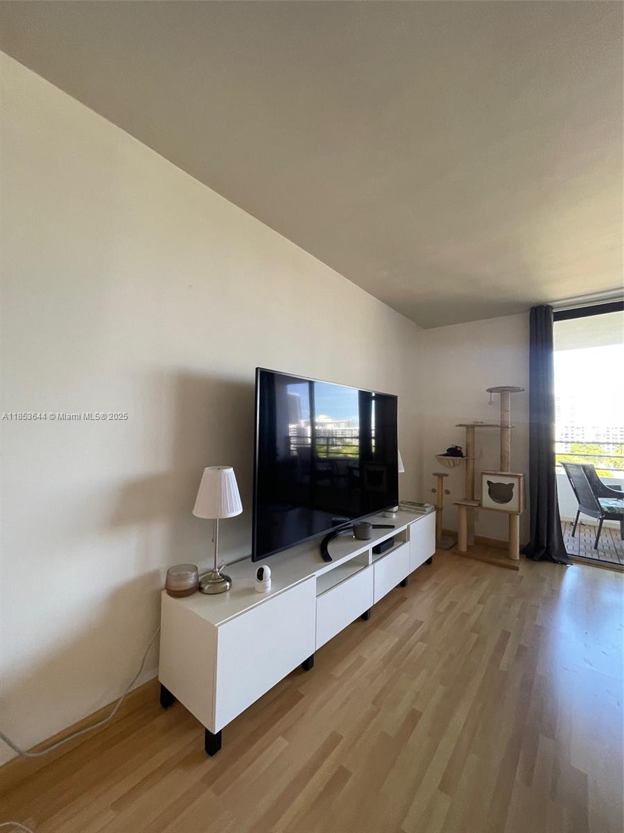 Photo of    #903, Hallandale Beach, Florida, 33009 - 