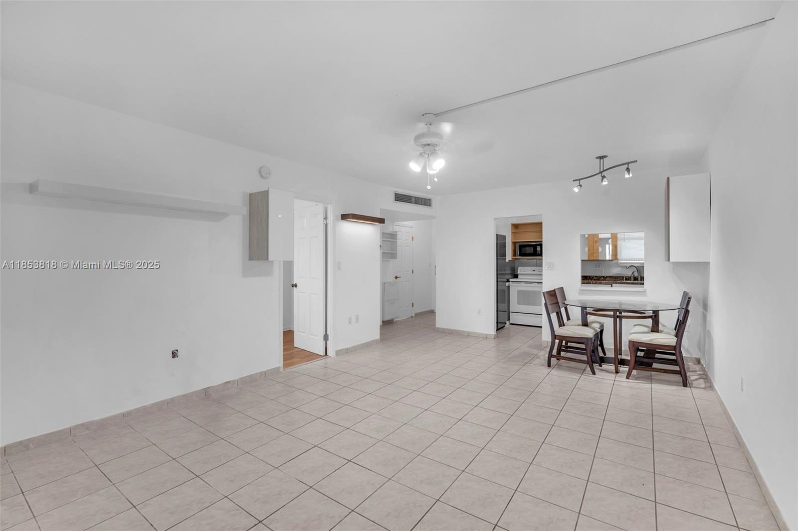504 1 / 1 686 sq. ft. $ 2025-09-09 0 Photo