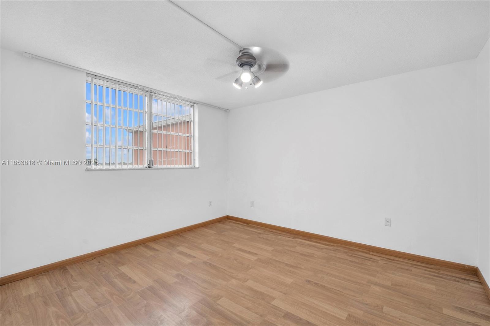 504 1 / 1 686 sq. ft. $ 2025-09-09 0 Photo
